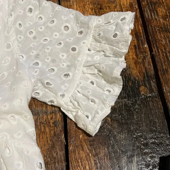 Mustard Seed-adorable, white eyelet top - size M - Picture 2 of 9